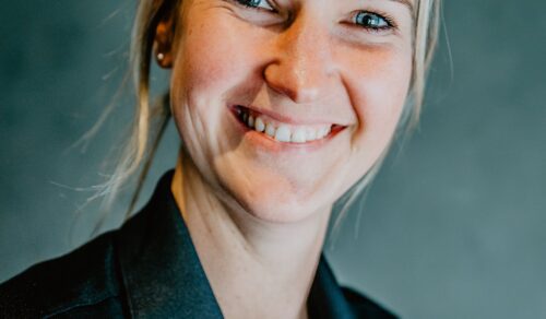 Blog: Van pijn naar vrijheid: zo bouw je een sterk fundament tegen rug- en nekklachten